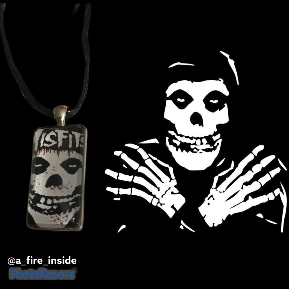 Misfits Bloody Logo Crimson Ghost Necklace unisex - Picture 2 of 4